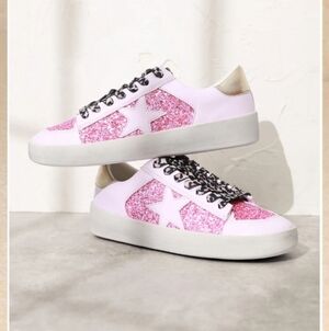 Miracle Miles--Alex Pink leather Sneaker with pink glitter accents Size 9